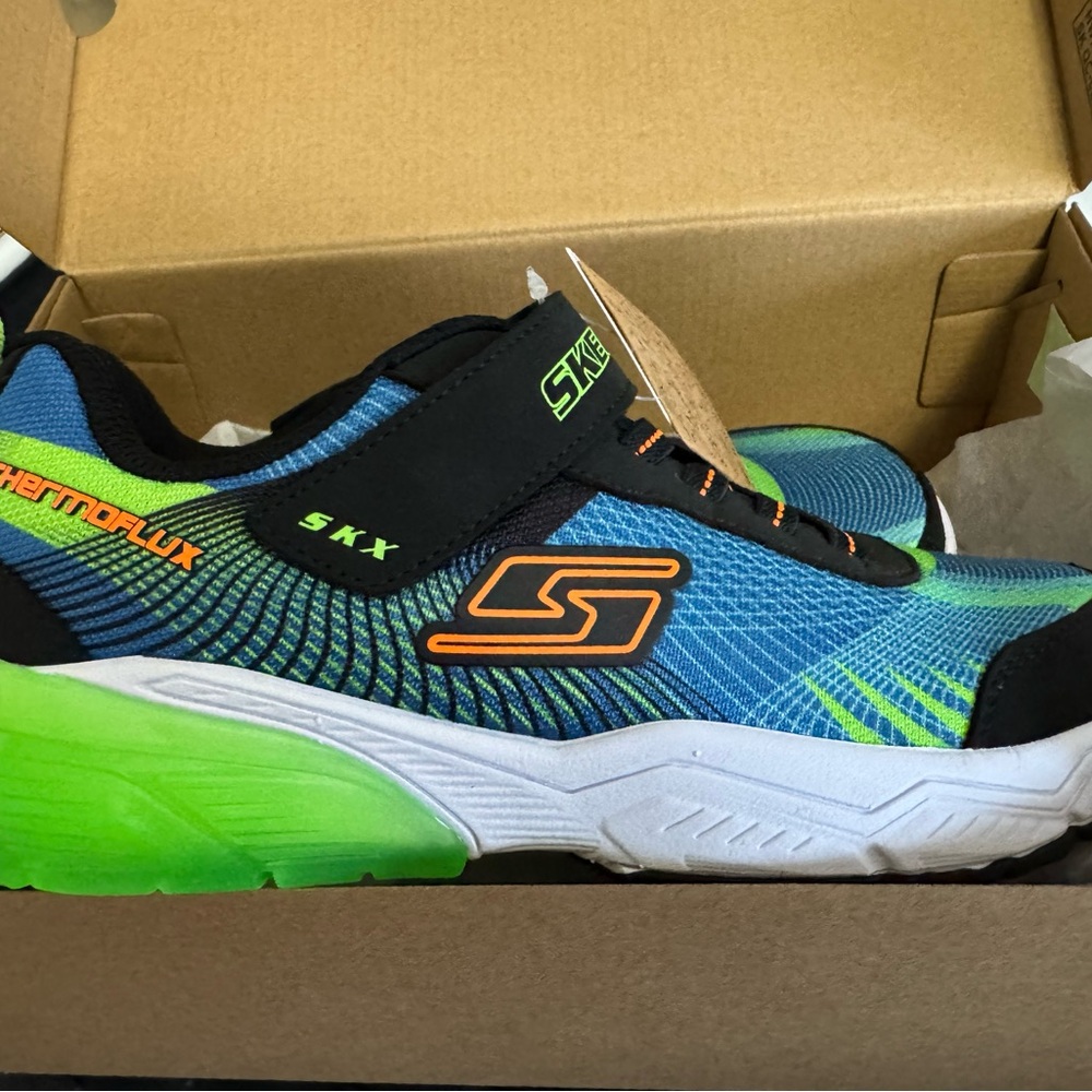 Boys size 3 Skechers shoes brand new in box